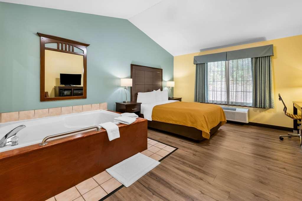 Econo Lodge Inn & Suites Eau Claire Habitación foto
