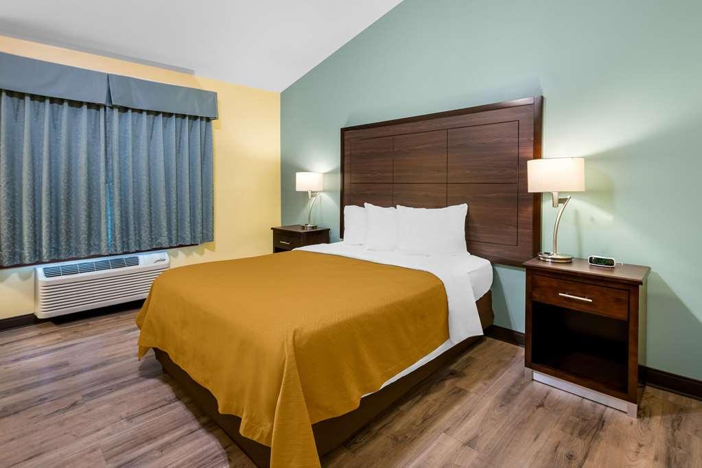 Econo Lodge Inn & Suites Eau Claire Habitación foto