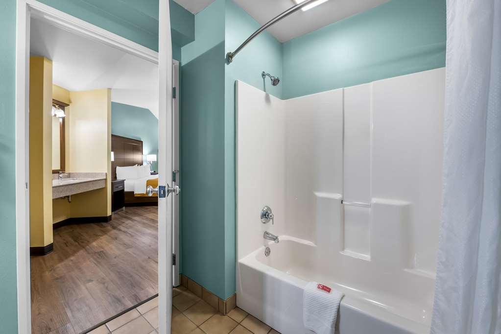 Econo Lodge Inn & Suites Eau Claire Habitación foto