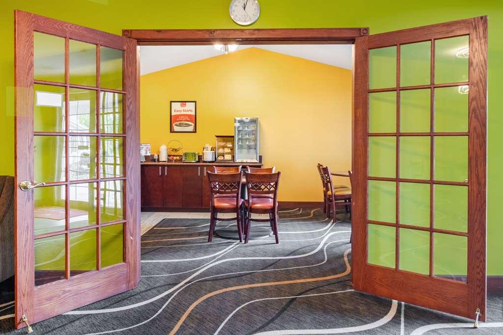 Econo Lodge Inn & Suites Eau Claire Restaurante foto