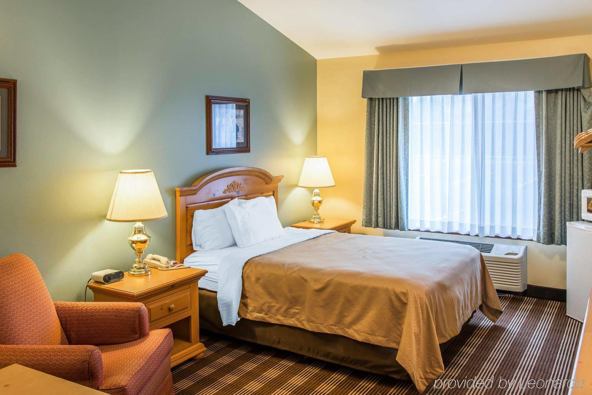 Econo Lodge Inn & Suites Eau Claire Exterior foto