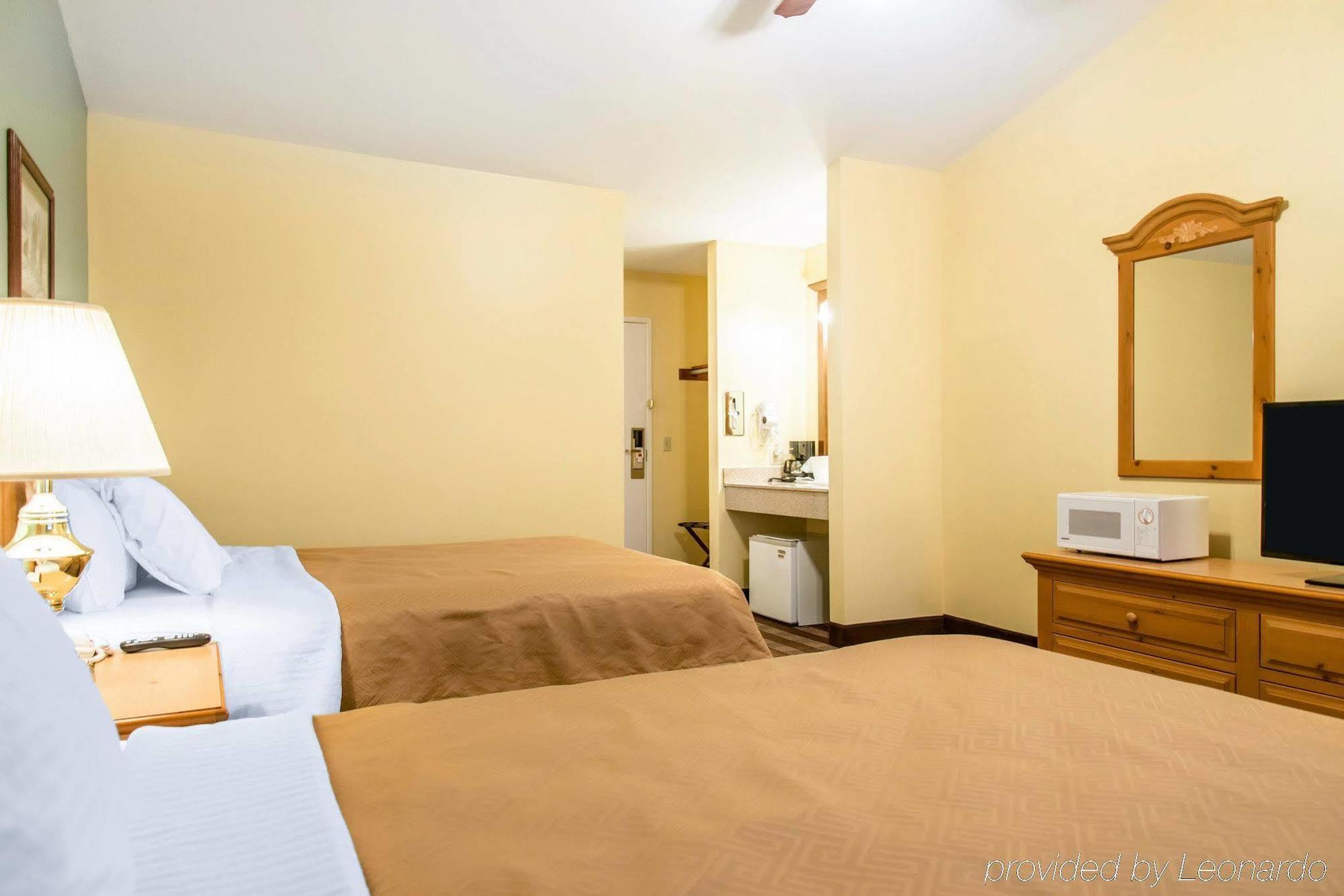 Econo Lodge Inn & Suites Eau Claire Exterior foto