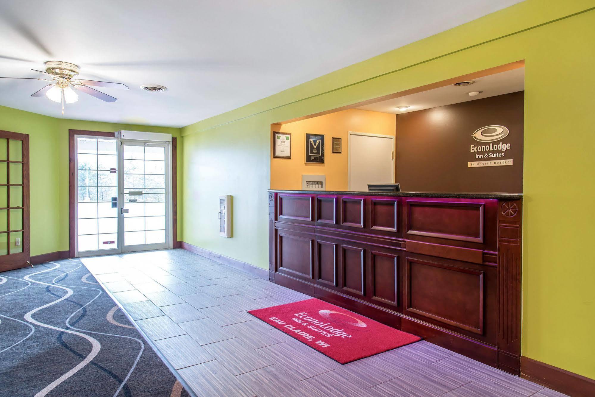 Econo Lodge Inn & Suites Eau Claire Exterior foto