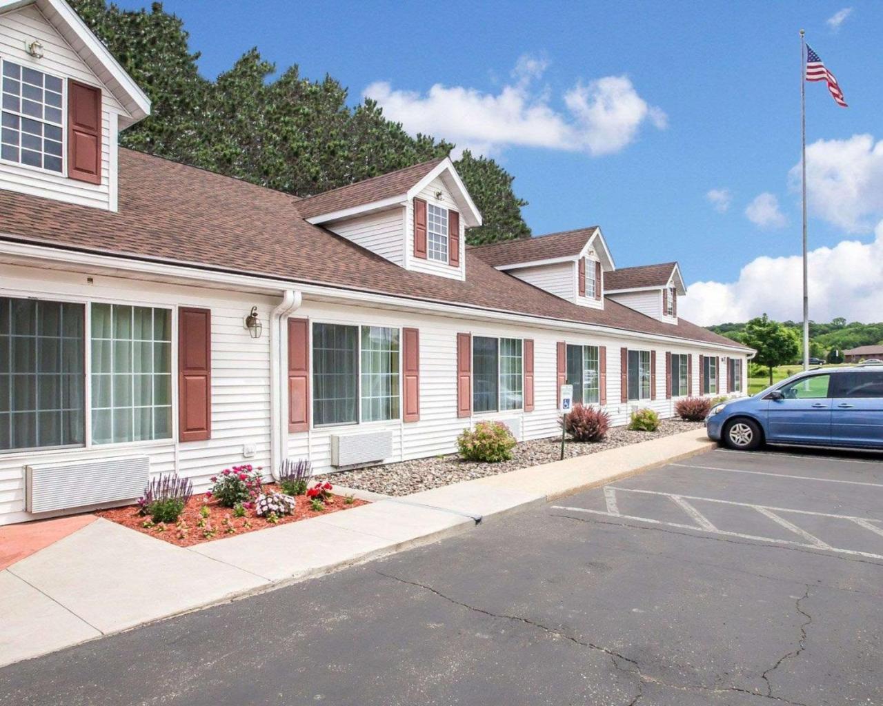 Econo Lodge Inn & Suites Eau Claire Exterior foto