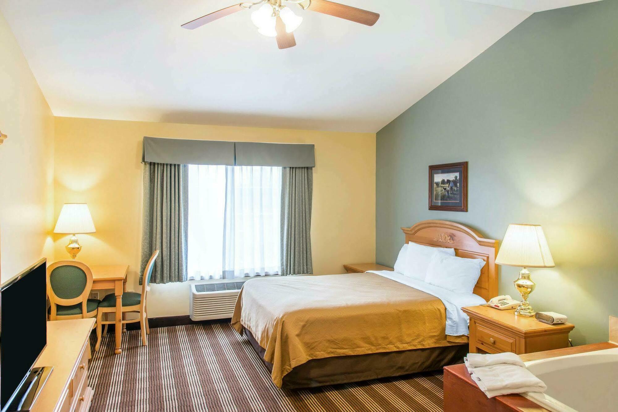 Econo Lodge Inn & Suites Eau Claire Exterior foto