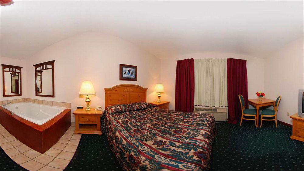 Econo Lodge Inn & Suites Eau Claire Habitación foto