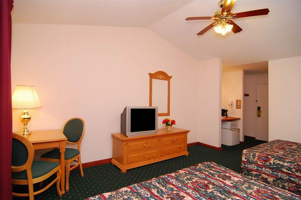 Econo Lodge Inn & Suites Eau Claire Exterior foto
